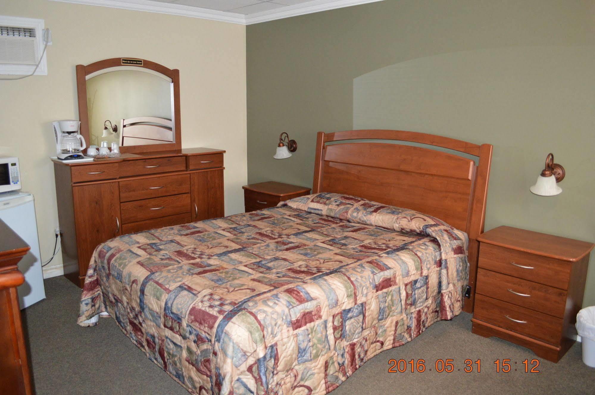 Motel-Auberge Helene Victoriaville Exterior foto