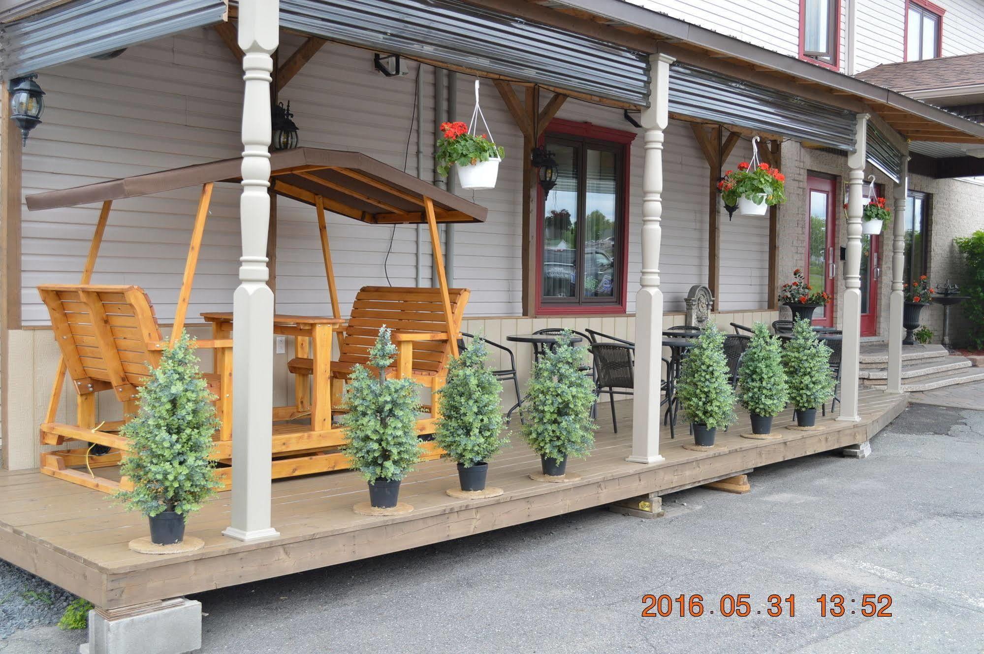 Motel-Auberge Helene Victoriaville Exterior foto